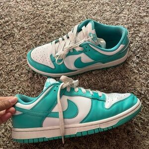 Nike Low-Top Sneakers in White and Teal